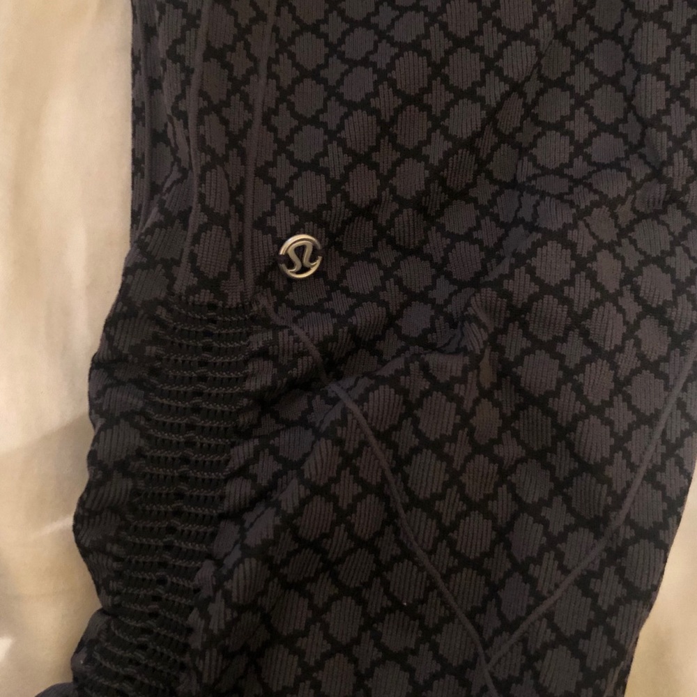 Lululemon leggings - like new!